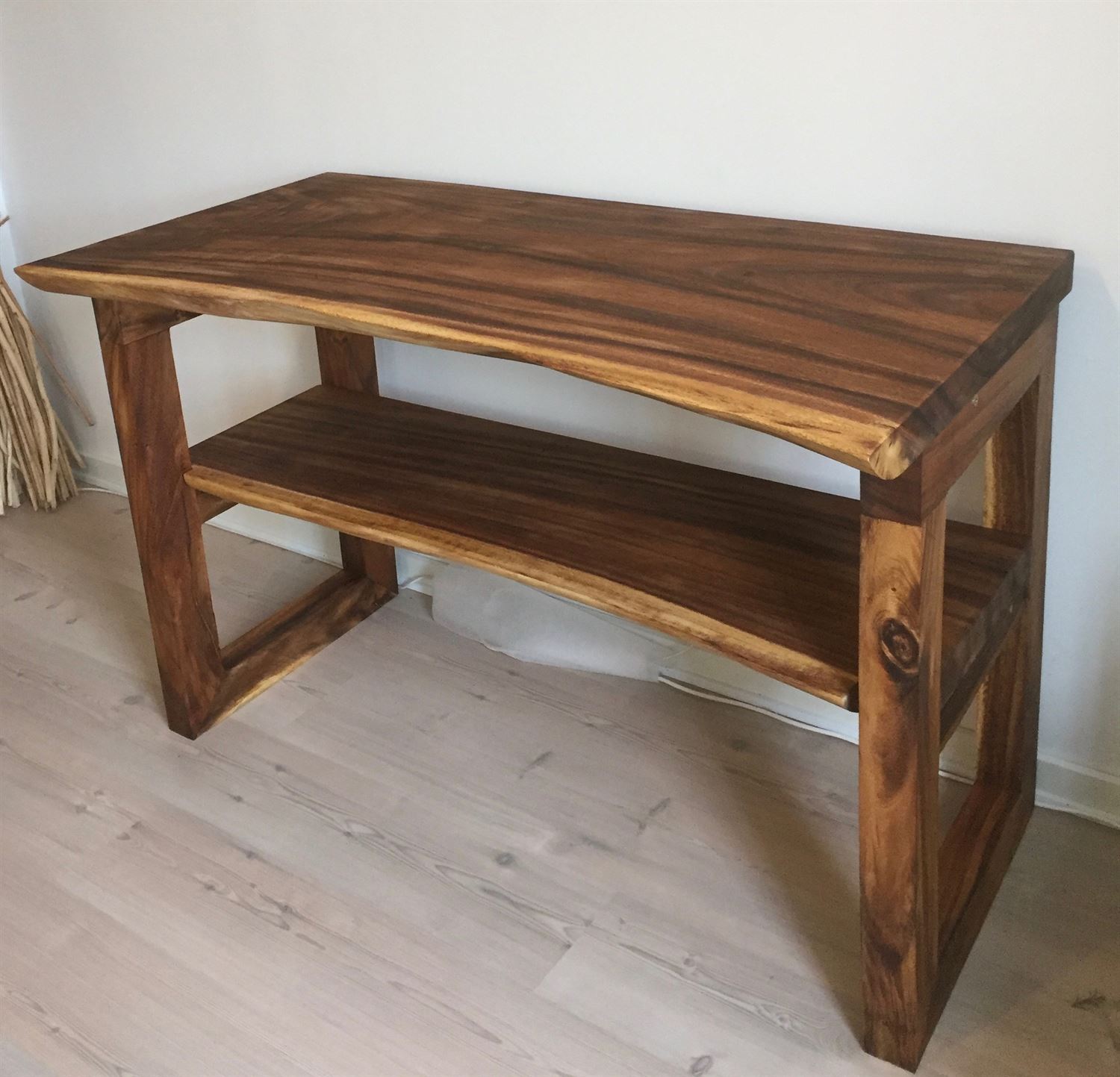 Planke bordplade. free thors gaia pudset behandlet med sbespner with ... Plankebordplade